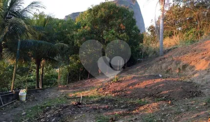 Terreno no Joá com Vista para o Mar em Condomínio Fechado