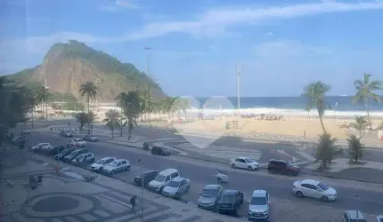 Apartamento de frente para o mar com vista indevassável para a praia do Leme