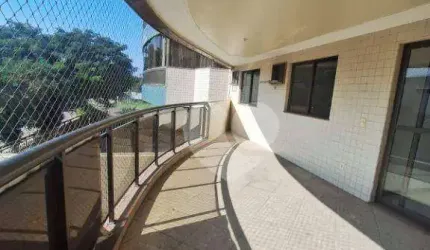 3 quartos com varandão e maravilhosa localização.