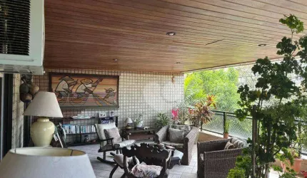 Varandão de frente com 3 quartos com piscina  no Recreio