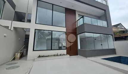 Condomínio Bothanica Nature - Casa Triplex em projeto Contemporâneo e recém construída de 4 quartos com 3 Suítes. Recreio dos Bandeirantes/RJ.