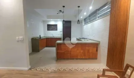 Casa a venda em condomínio fechado em Botafogo.