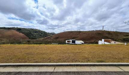 Terreno com 460 m², no Alphaville, aceita financiamento.