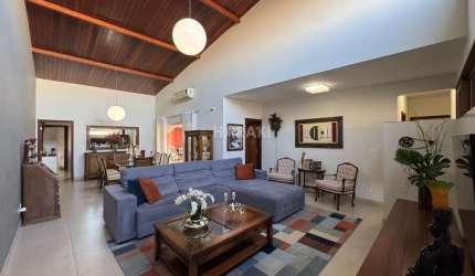 Casa para Venda em Maringá, Jardim Itália, 3 dormitórios, 1 suíte, 4 banheiros, 2 vagas