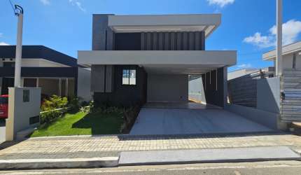 Casa térrea 4/4 todos suítes Condomínio Monte Carlo