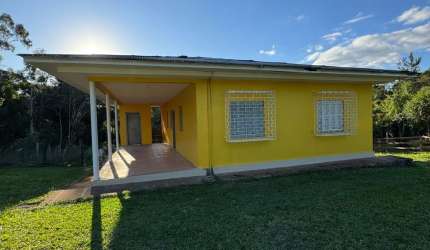 Sítio com uma linda casa em condomínio fechado, parada 111 da RS020