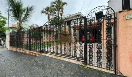 Sobrado grande, bem arejado e com quintal espaçoso! Oportunidade