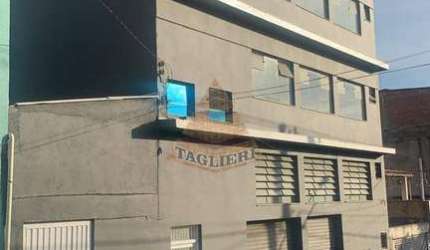 Sala comercial no 1º andar c/ 200 m2 reformado.