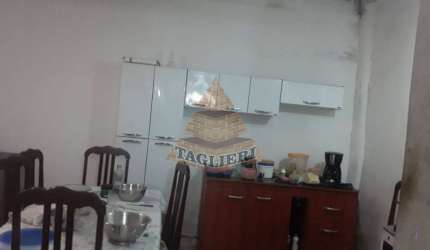 Casa ampla á venda na Zona Leste