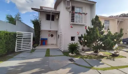 Casa à Venda no Condomínio Villa de Sevilha