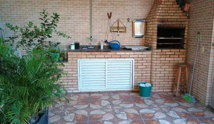 Casa com 3 quartos à venda na Rua Araribóia, 26, Vilar dos Teles, São João de Meriti, 200 m2 por R$ 330.000