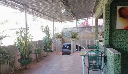 Casa com 4 quartos à venda na Rua Maria Rasuk Vilela, 200, Jardim Meriti, São João de Meriti, 360 m2 por R$ 390.000
