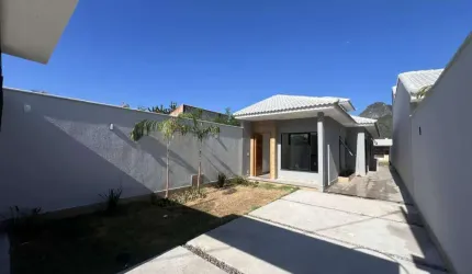 Casa com 2 quartos à venda na Rua Nossa Senhora do Carmo, 2, Itaipuaçú, Maricá, 79 m2 por R$ 540.000