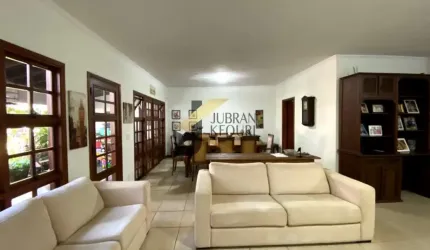 Casa térrea comercial/residencial à venda no Jardim Paraíso com 3 suítes (1 máster com closet e hidro), e garagem para vários carros.