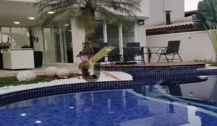 Casa em condomínio à venda em Paulínia com 3 suítes, piscina e garagem para vários carros