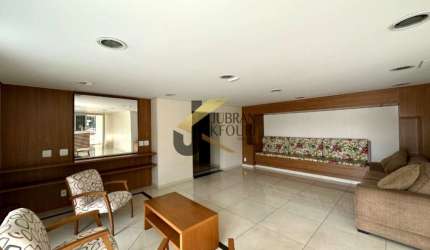 Apartamento à venda no Bosque com 3 dormitórios (1 suíte) e 2 garagens cobertas.