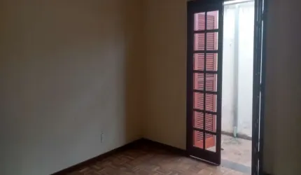 Casa com 4 quartos à venda na Avenida Diogo Álvares, 1316, Parque São Quirino, Campinas por R$ 800.000