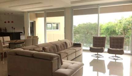 Casa à venda em condomínio de Valinhos, 4 suítes com closet, lavabo,despensa, mobiliada. Fino acabamento, 3salas,espaço gourmet,piscina,sauna;
