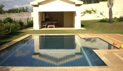Casa em condomínio à venda na região do Gramado com 5 suítes e 6 vagas de garagem