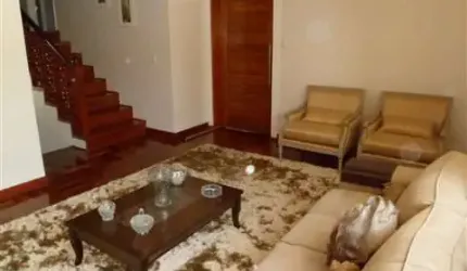 Casa à venda no Jardim Guarani , confortável e totalmente atualizada.