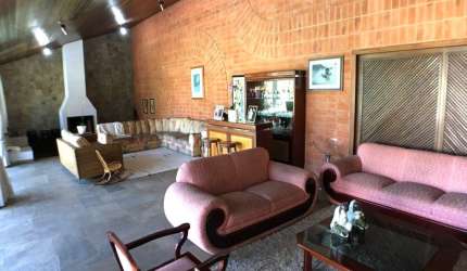 Casa térrea em condomínio à venda no São Quirino - Campinas, com 4 suítes, piscina, churrasqueira e quadra de tênis.
