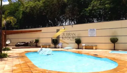 Apartamento à venda na Vila Orozimbo Maia (região do Carlos Lourenço) - Campinas, com 2 quartos, 1 vaga de garagem e lazer com piscina.