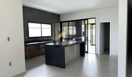 Casa térrea à venda em condomínio, Paulínia - SP, com 3 suítes lazer e 4 garagens.