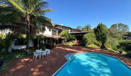 Casa em condomínio à venda no Gramado - Campinas, com 3 suítes, lazer privativo e garagem para vários carros.