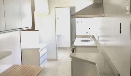 Cobertura duplex para venda no Cambuí, 3 dormitórios (1 suíte com closet), 2 garagens paralelas com 258 m2 . Condominio com area de Lazer