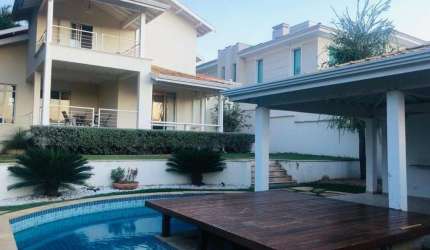 Casa no Alphaville Campinas para venda, com 4 suítes (1 suíte - máster com closet), piscina, espaço gourmet e 4 garagens.