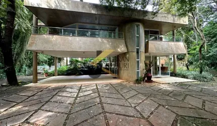 Casa à venda no Condomínio Chácaras São Quirino - Campinas, com 5 suítes, muito verde e garagem para 10 carros.