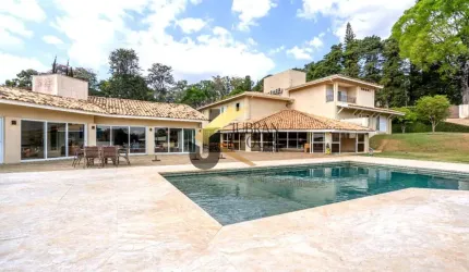 Casa à venda em condomínio no Gramado - Campinas, com 6 suítes, lazer privativo e garagem para 13 carros.