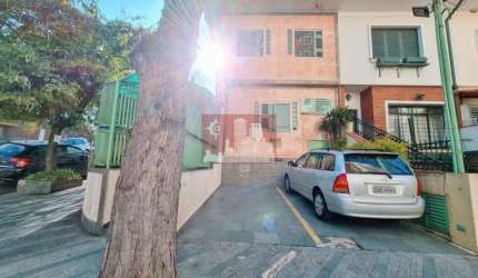 Casa comercial com 7 salas para consultório e  2 vagas