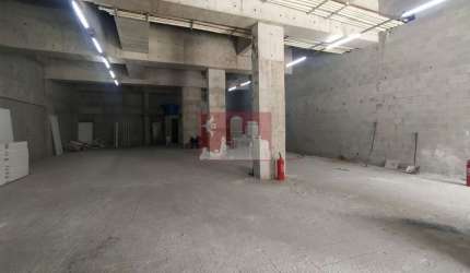 loja comercial ao lado do metro parada inglesa