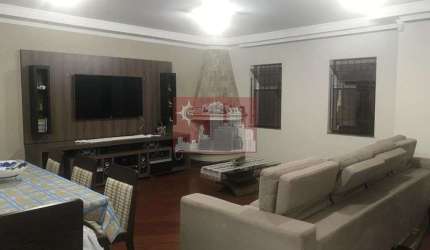 Linda casa em bairro muito tranquilo bem próximo ao Horto Florestal....4 Suites