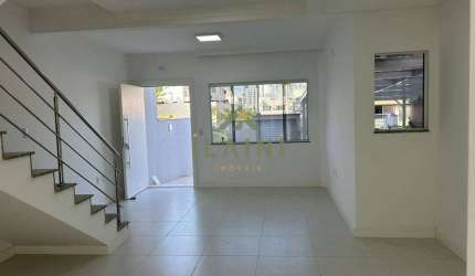 Locação Sobrado Triplex para locação Bairro Nobre em  Balneário Camboriú