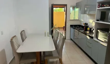 Sobrado com 2 dormitórios a venda no bairro Sta Regina.