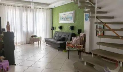Casa Residencial de 4 dorms no bairro Nossa Senhora Do Rosario