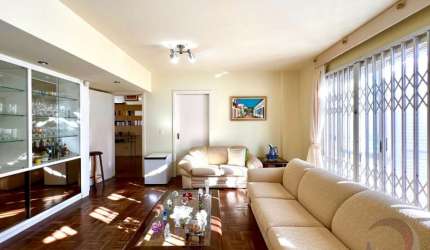 Casa Residencial de 3 dorms no bairro Agronômica