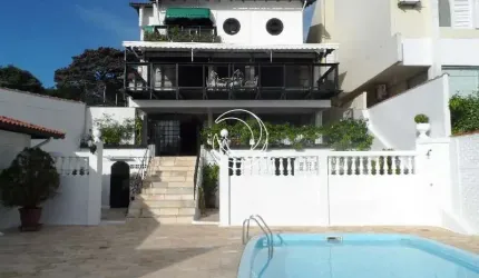 Casa Residencial de 3 dorms no bairro Centro