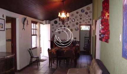 Casa Comercial de 226.5m² no bairro Sambaqui