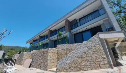 Casa Residencial de 3 dorms no bairro Canto Da Lagoa