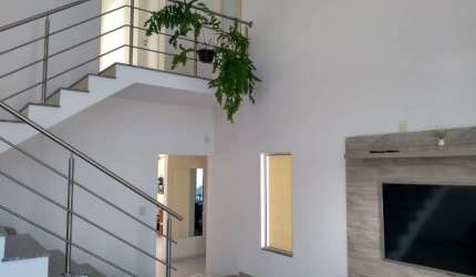 Casa Residencial de 4 dorms no bairro Carianos