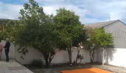 Casa Residencial de 5 dorms no bairro Areias