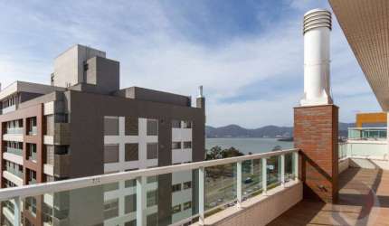 Cobertura de 3 dorms no bairro Agronômica