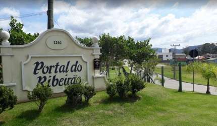 Terreno de 360.05m² no bairro Ribeirao Da Ilha