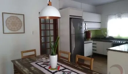 Casa Residencial de 4 dorms no bairro Estreito