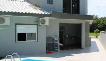 Casa Residencial de 5 dorms no bairro Ribeirao Da Ilha