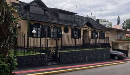 Casa de 194m² com 4 suítes em Itaguaçu