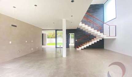 Casa Residencial de 4 dorms no bairro Ribeirao Da Ilha